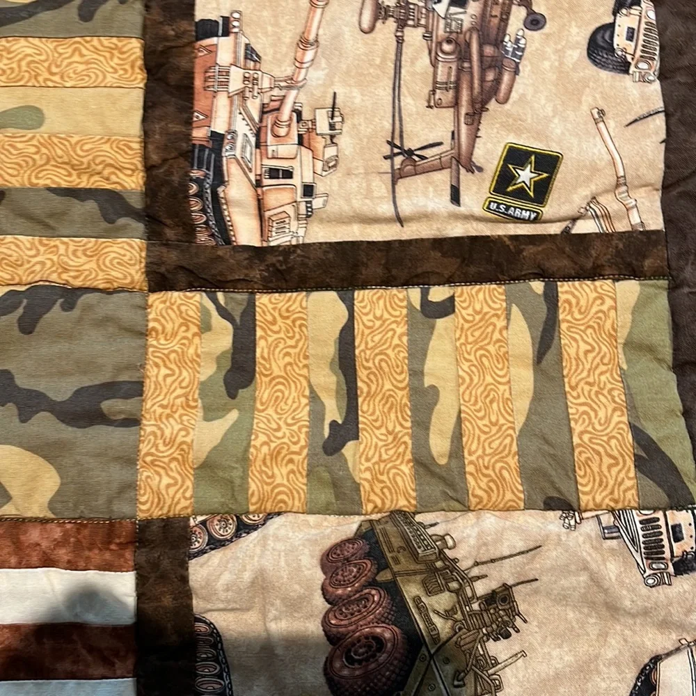 Army Quilt Throw - Picture 4 of 7